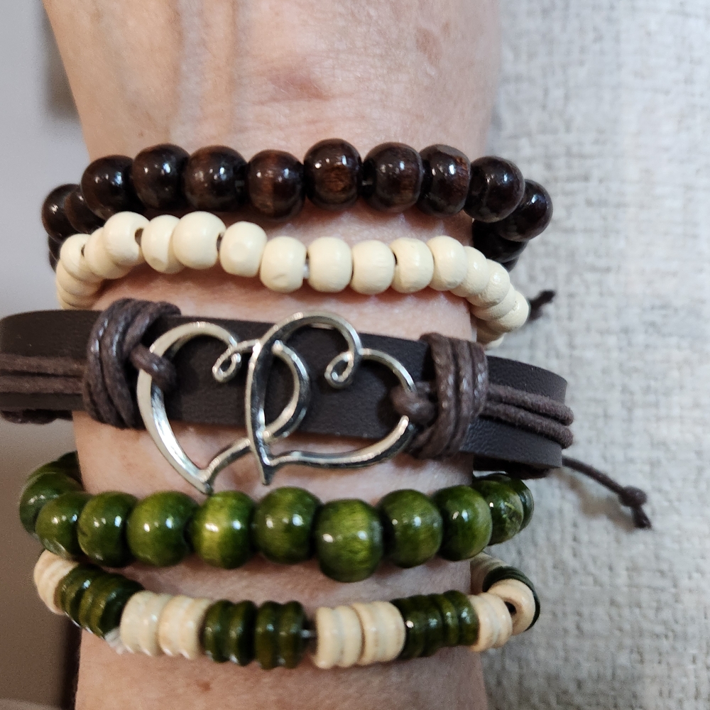 Nwot Womens Leather & Beaded Bracelet Set with Heart Charm